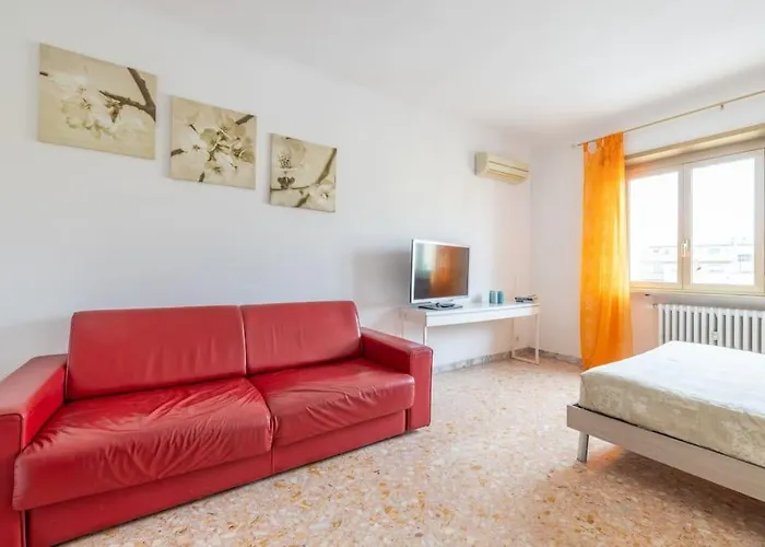 Ambra\'S Bright Apartment